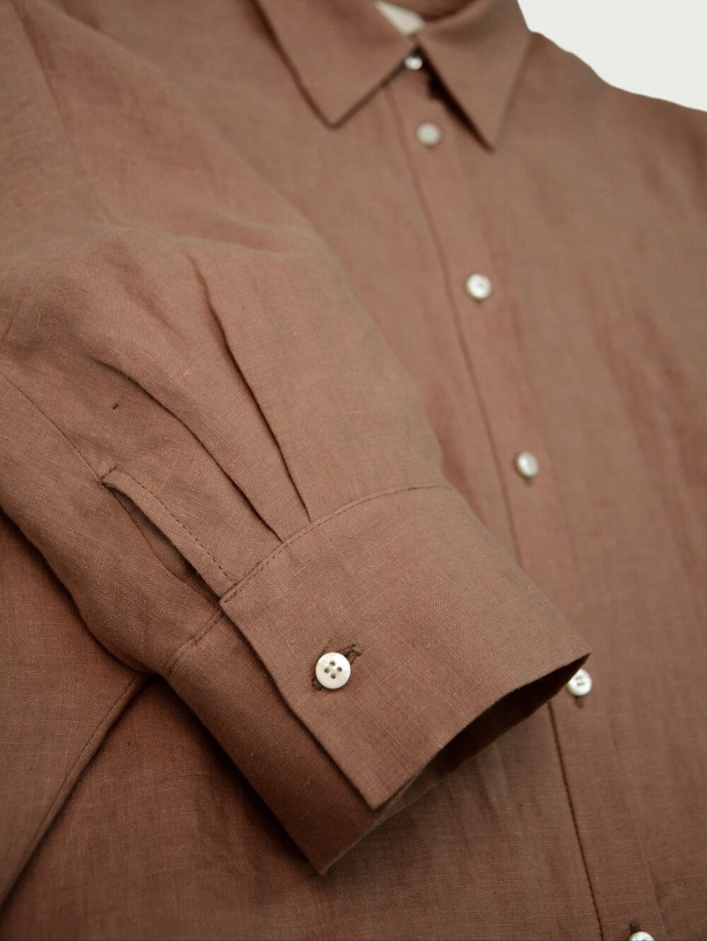 Hoi Bo Linen Sunshade in Cacao Powder - Picture 8 of 9